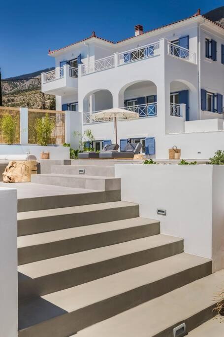 Lourdas White Villa Lourdata  Esterno foto