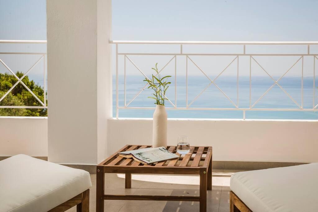 Lourdas White Villa Lourdata  Esterno foto